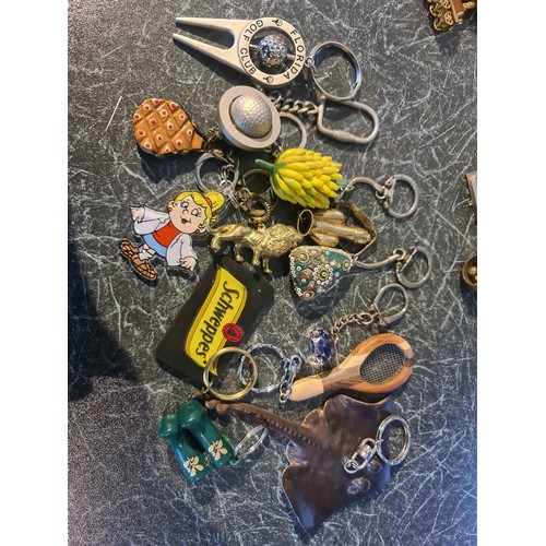 393 - Collectable vintage key rings