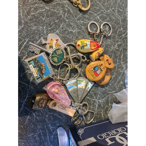 394 - Collectable vintage key rings