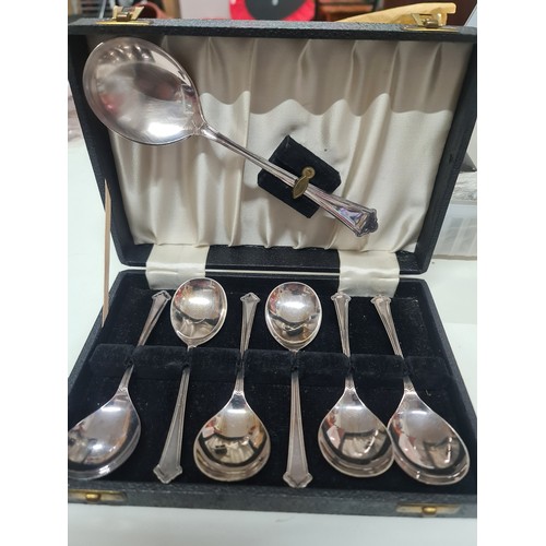 69 - Cased Set 7 Elkington Silver Plated Dessert Spoons -1 Server Spoon+6 Spoons -VGC