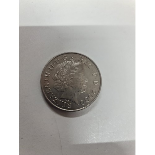 84 - 2000 £5 coin