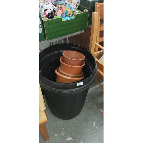 493 - bin & plant pots