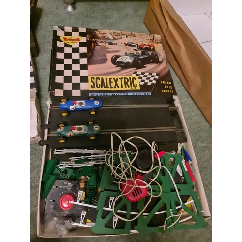 51 - VINTAGE TRIANG SCALEXTRIC FJ.31 FORMULA JUNIOR SET 1960'S