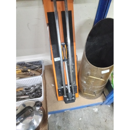 23 - heavy duty tile cutter nearly new