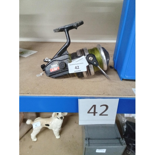 42 - daiwa fishing reel