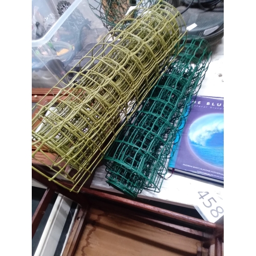 451 - 2 rolls plastic wire mesh