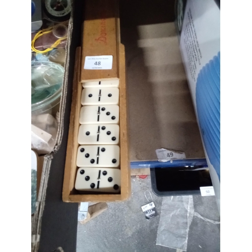 48 - box vintage dominos