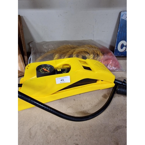 45 - tyre pump & tow rope