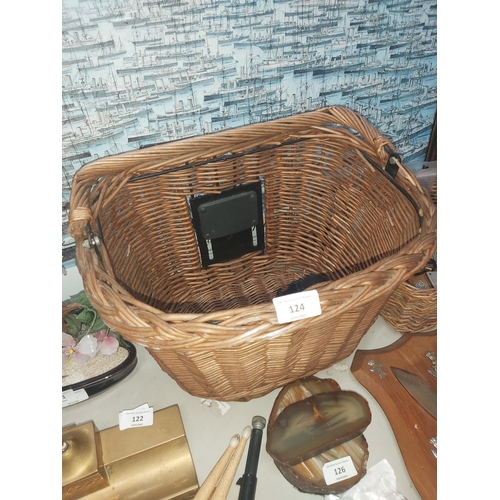 124 - Vintage wicker cycle basket with handle and release catch so it can be used for shopping