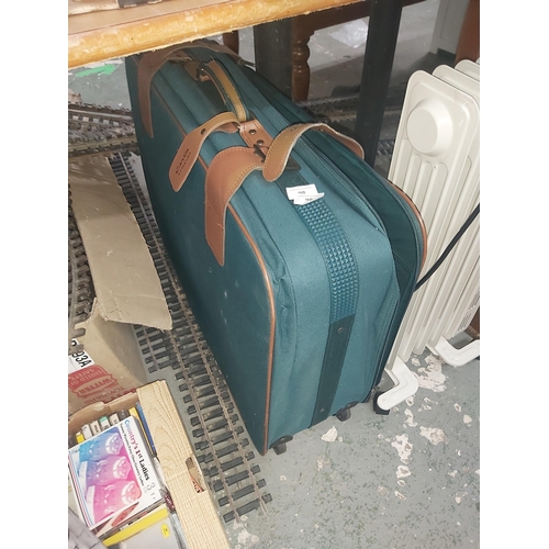 98 - suitcase & holdall