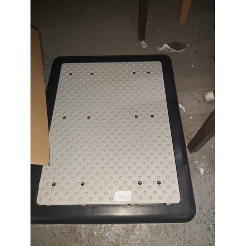 489A - non slip step stool