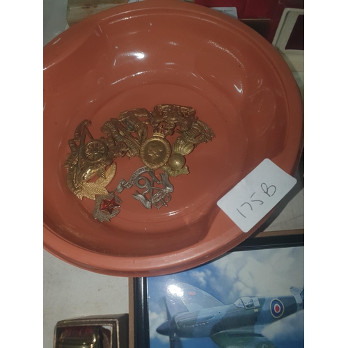 175B - military cap badges