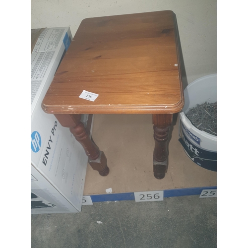 256 - small pine table