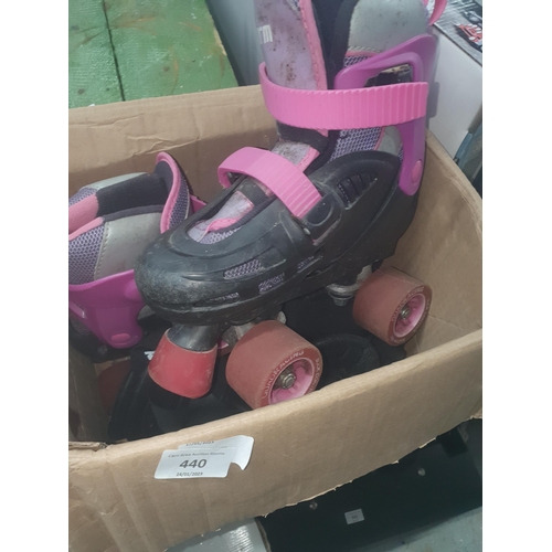 440 - rollar skates & pads