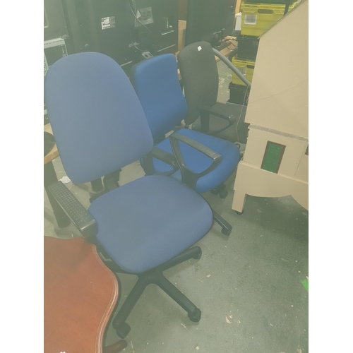 93 - 3 office chairs