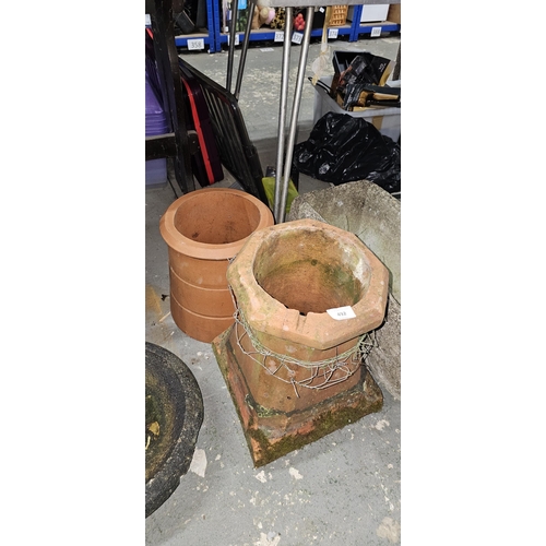 492 - 2 x chimney pots