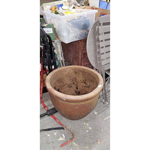 497 - large ceramic pot