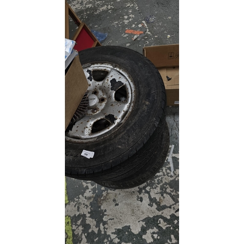 500 - 3 car wheels