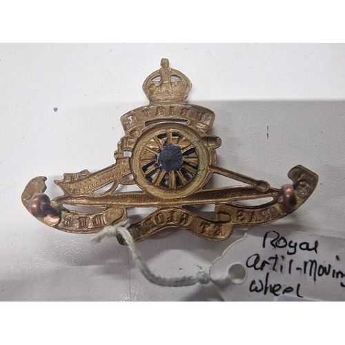 63 - Royal Artilary hat badge moving wheel