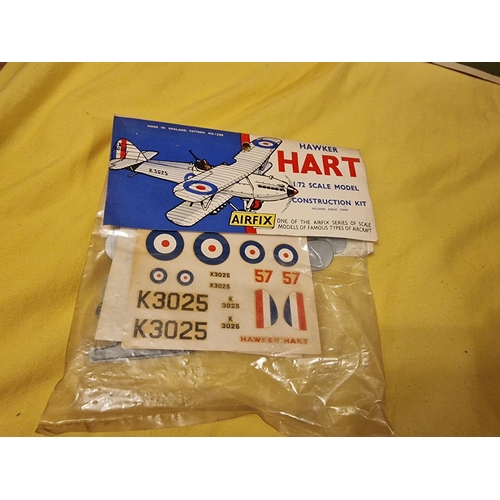 98 - 1959 VINTAGE BAGGED AIRFIX MODEL KIT 1:72 NO.1398 HAWKER HART BI PLANE