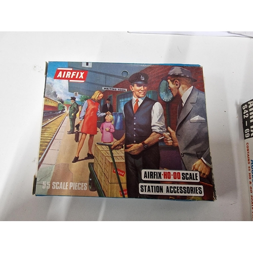 70B - boxed airfix train staff