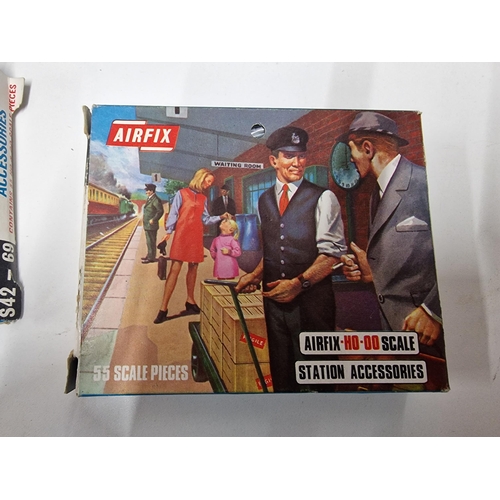 70C - boxed airfix train staff