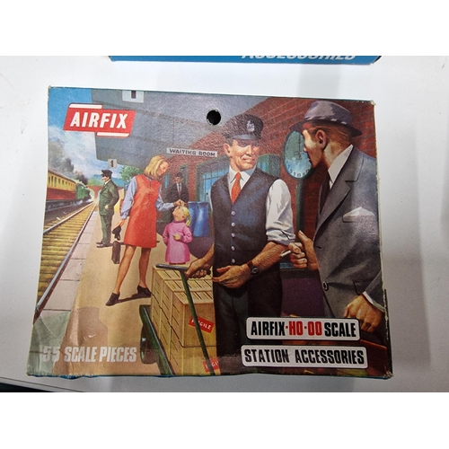 70D - boxed airfix train staff