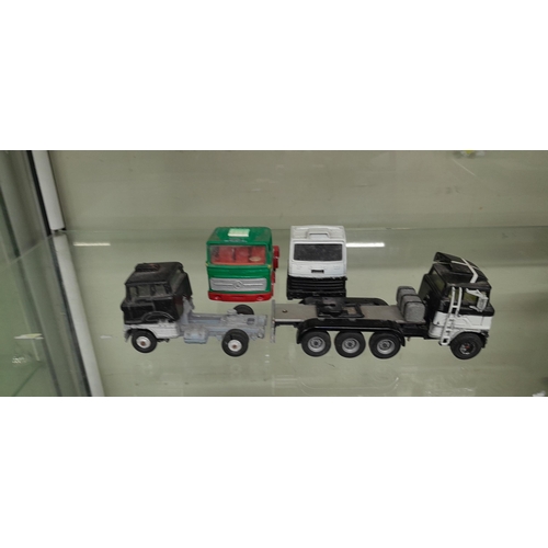 480 - 4 Dinky & Corgi Trucks