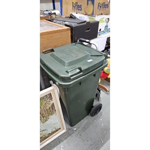 487 - wheelie bin