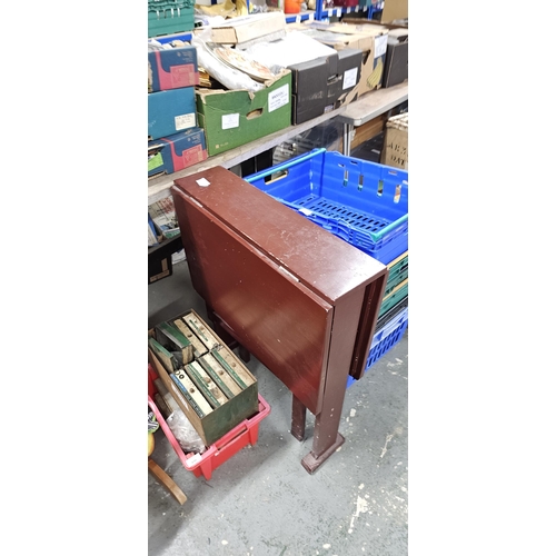 491 - small drop leaf table