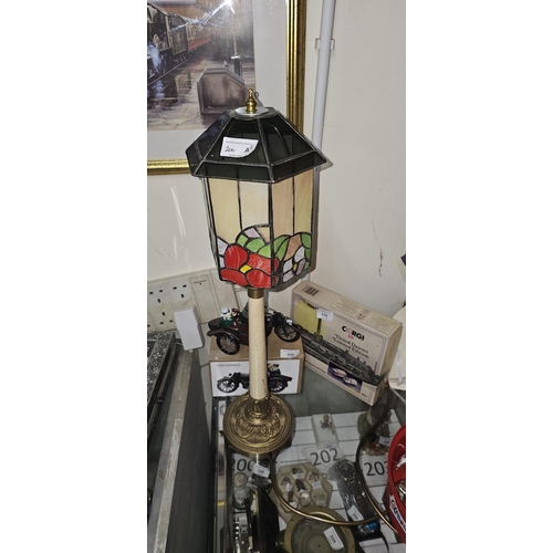 200A - tiffany type lamp good cond