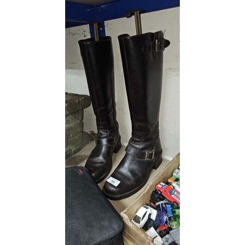 383 - pair size 7 quality knee high riding boots