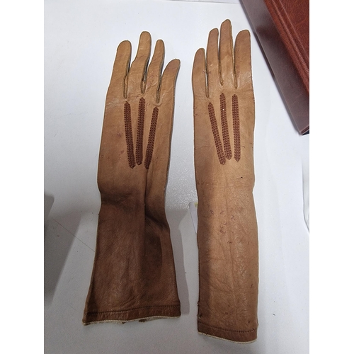 376 - c1900 girls leather gloves