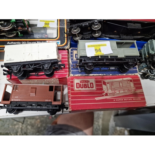 94 - 3 x dublo boxed wagons