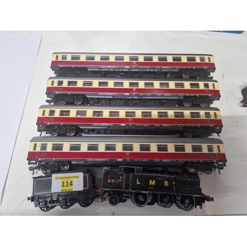 114 - Hornby Dublo. Loco. EDL 7. LMS. 6917. Black. 0-6-2. c1950's needs attention plus coaches