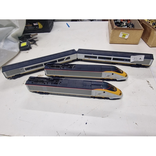 82A - Hornby Eurostar Train Set Class 373 Locomotive & Dummy + 2 coaches 00 Gauge Front wheels need adjust... 