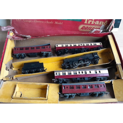 348 - Boxed Triang OO Gauge Passenger Train Set - R0