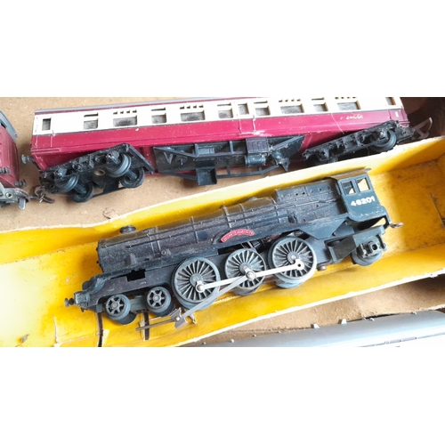 348 - Boxed Triang OO Gauge Passenger Train Set - R0