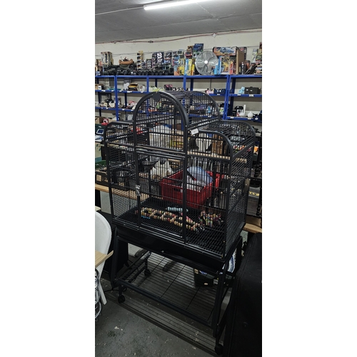 83 - Nearly new parrot cage £220 new UNABLE TO POST