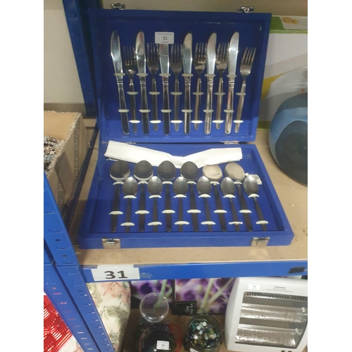 31 - 24 piece cutlery