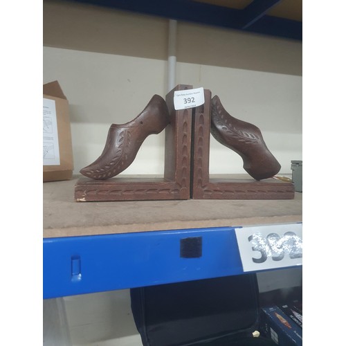 392 - bookends shoes