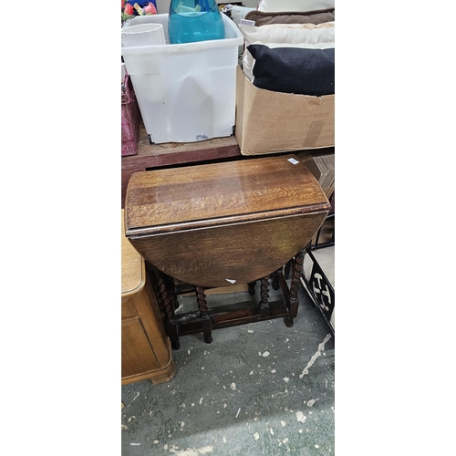 499 - small drop leaf table