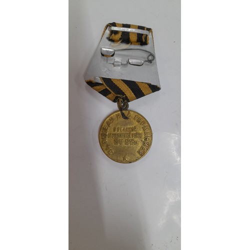 734 - WW2 Russian medal