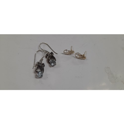 788 - 2 pairs of silver earrings