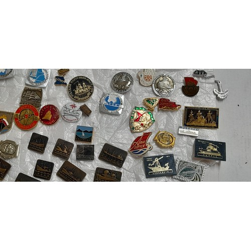 489 - Few sets of Navy badges