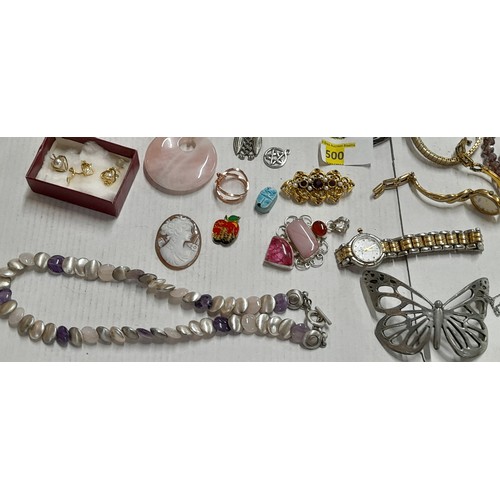 500 - Costume jewellery and other collectables