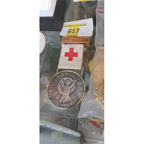 617 - Red cross medal