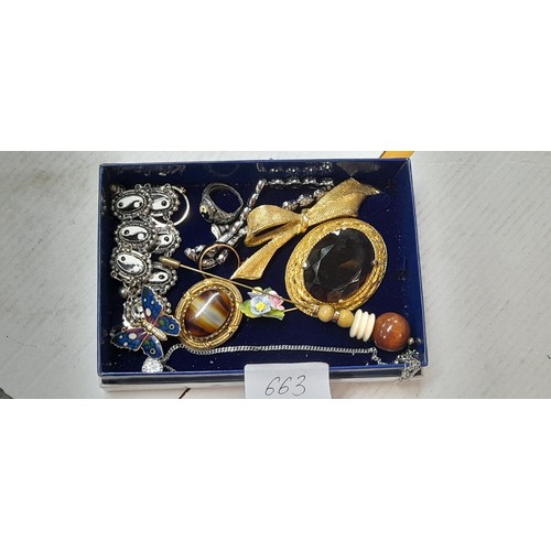 663 - Lot of costume jewellery