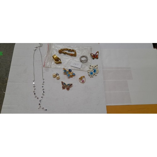 790 - Lot of costume jewellery