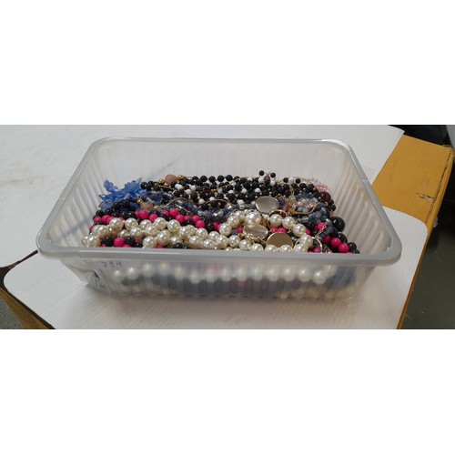 794 - Full tray of costume jewellery