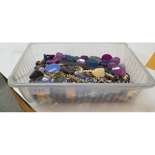 795 - Full tray of costume jewellery